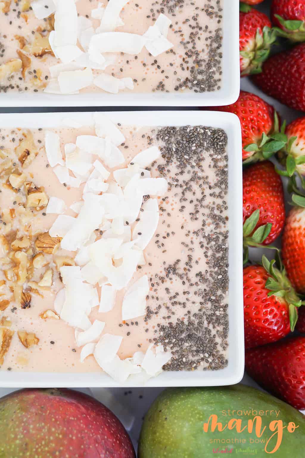 Strawberry Mango Smoothie Bowl - ce délicieux smoothie bowl à la mangue et à la fraise est si facile à réaliser